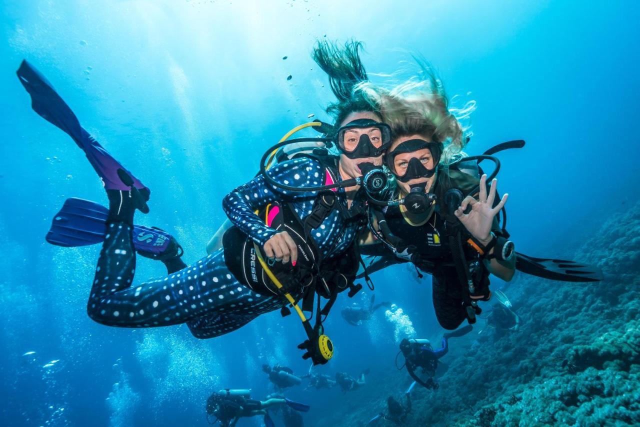 Manta Dive Gili Trawangan Resort Bagian luar foto