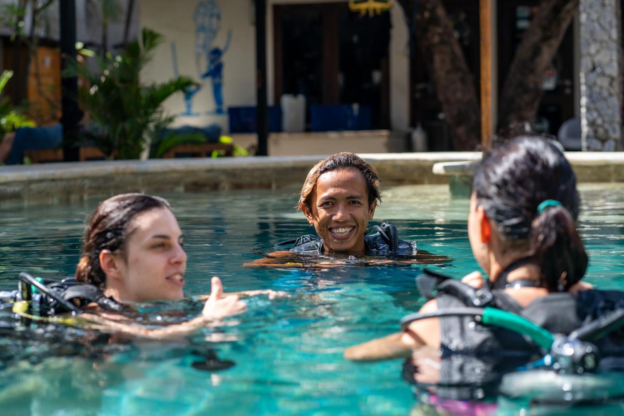 Manta Dive Gili Trawangan Resort Bagian luar foto